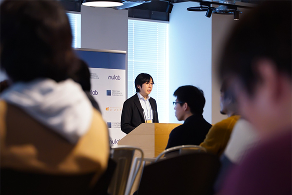 鹿野様の登壇の様子